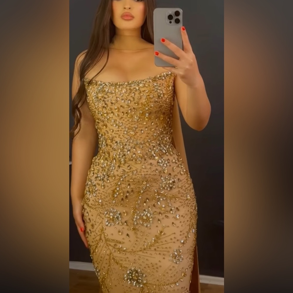 Elegant Gold Embellished Dress
BEAUTIFUL LONG CORSET GOLD DRESS